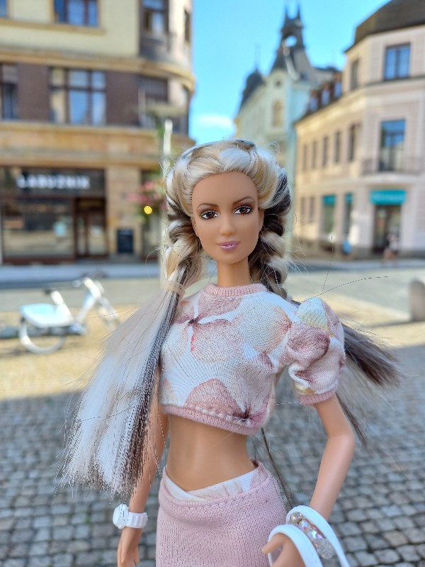 ​Květovaný Crop Top s nabíranými rukávy pro Barbie panenky
