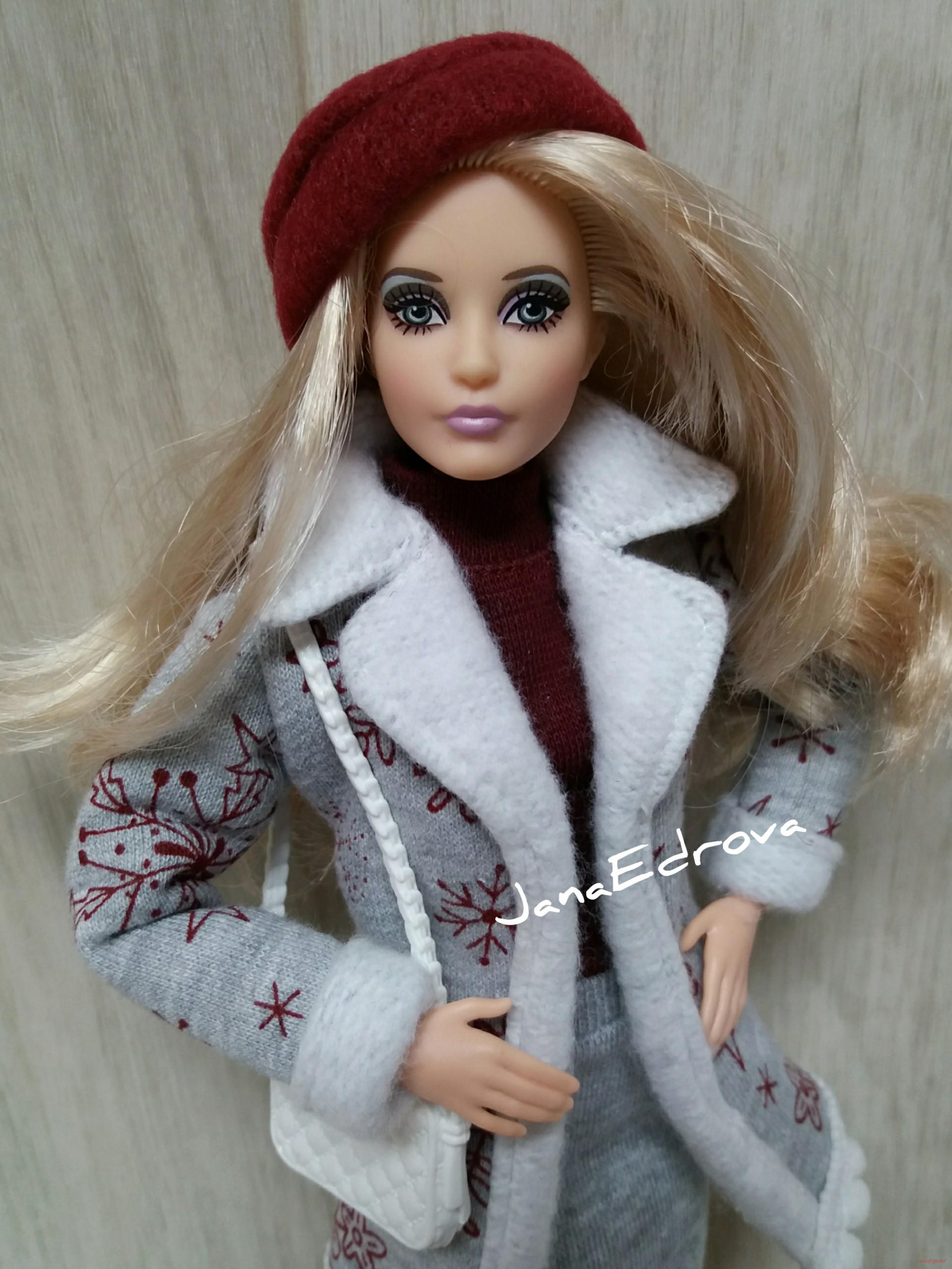 Zimní šedý kabátek pro Barbie s ornamenty