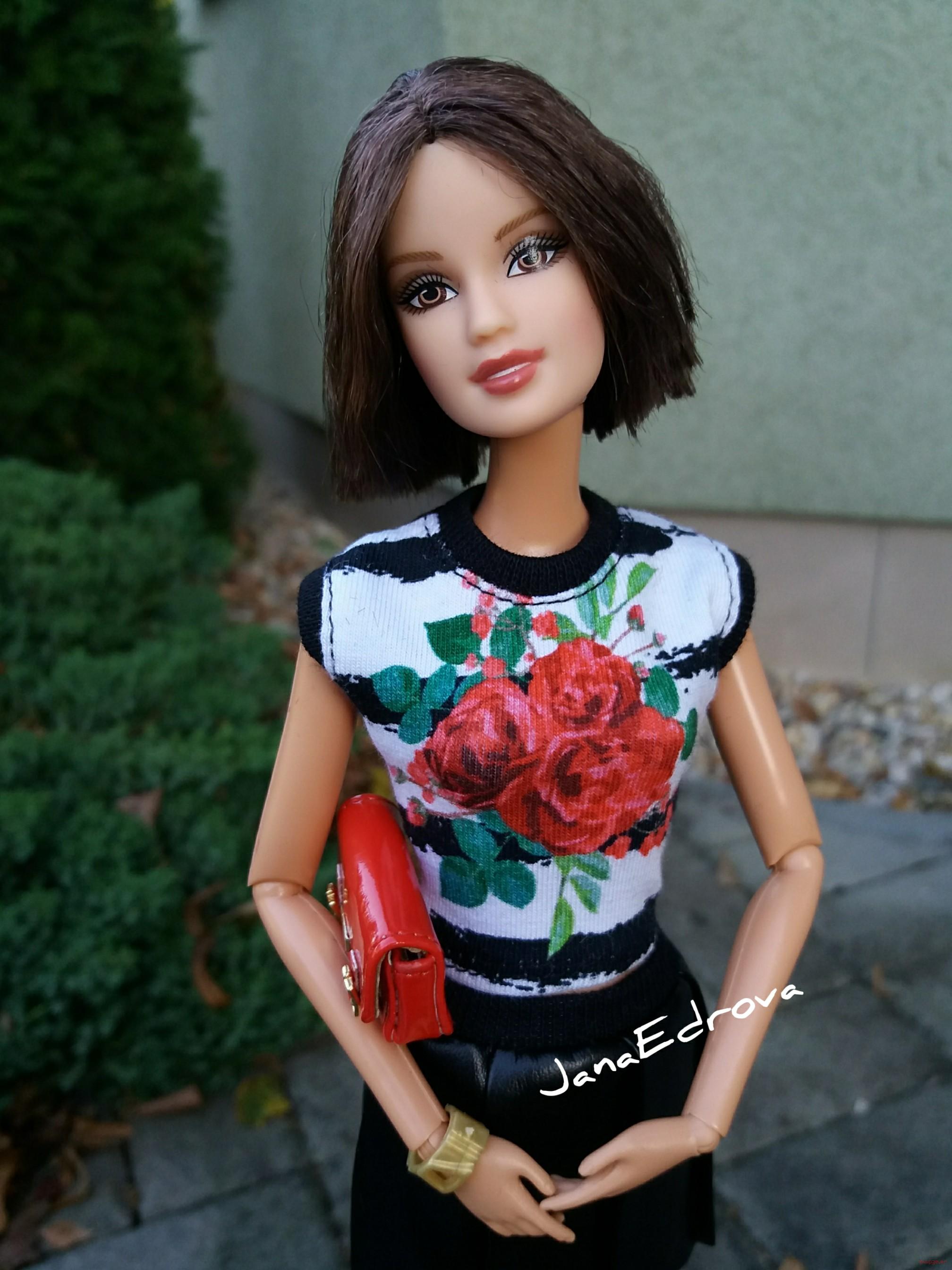 Tílko pro panenky Barbie s růžemi a pruhy