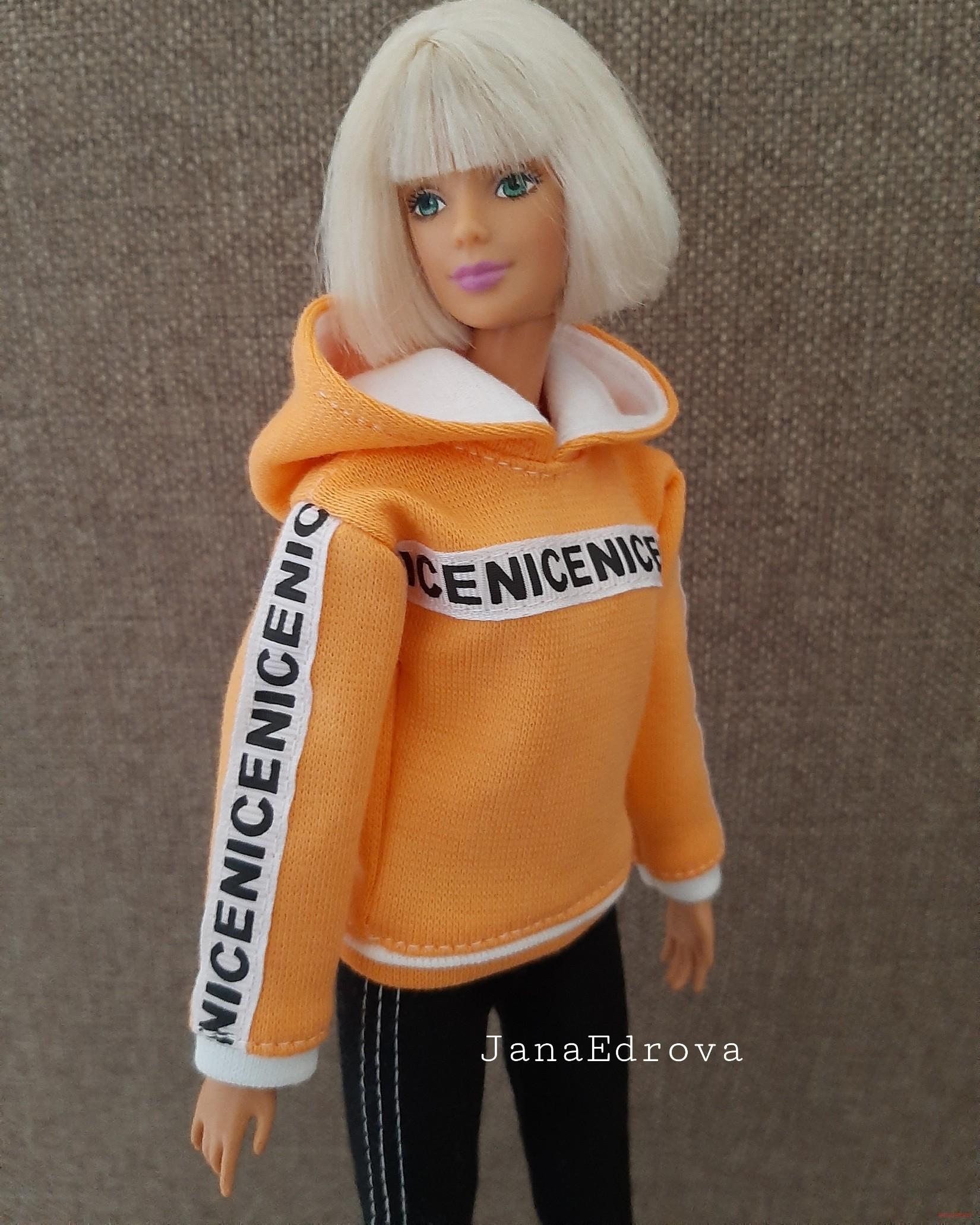 Oranžová mikina s nápisy pro panenky Barbie