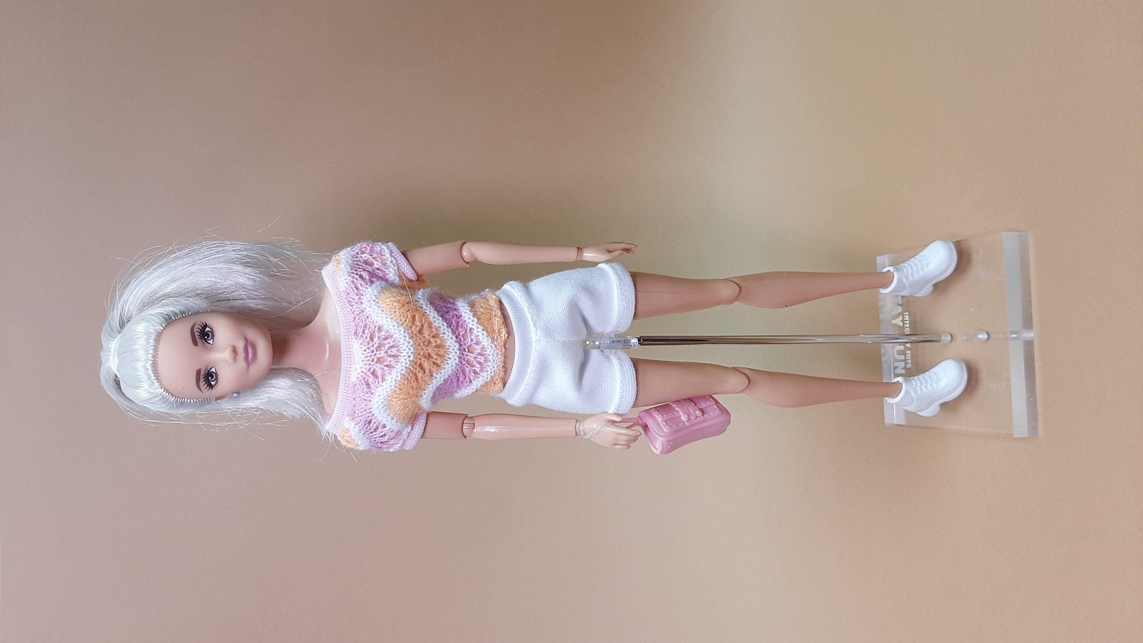 Pastelový svetřík pro panenky Barbie