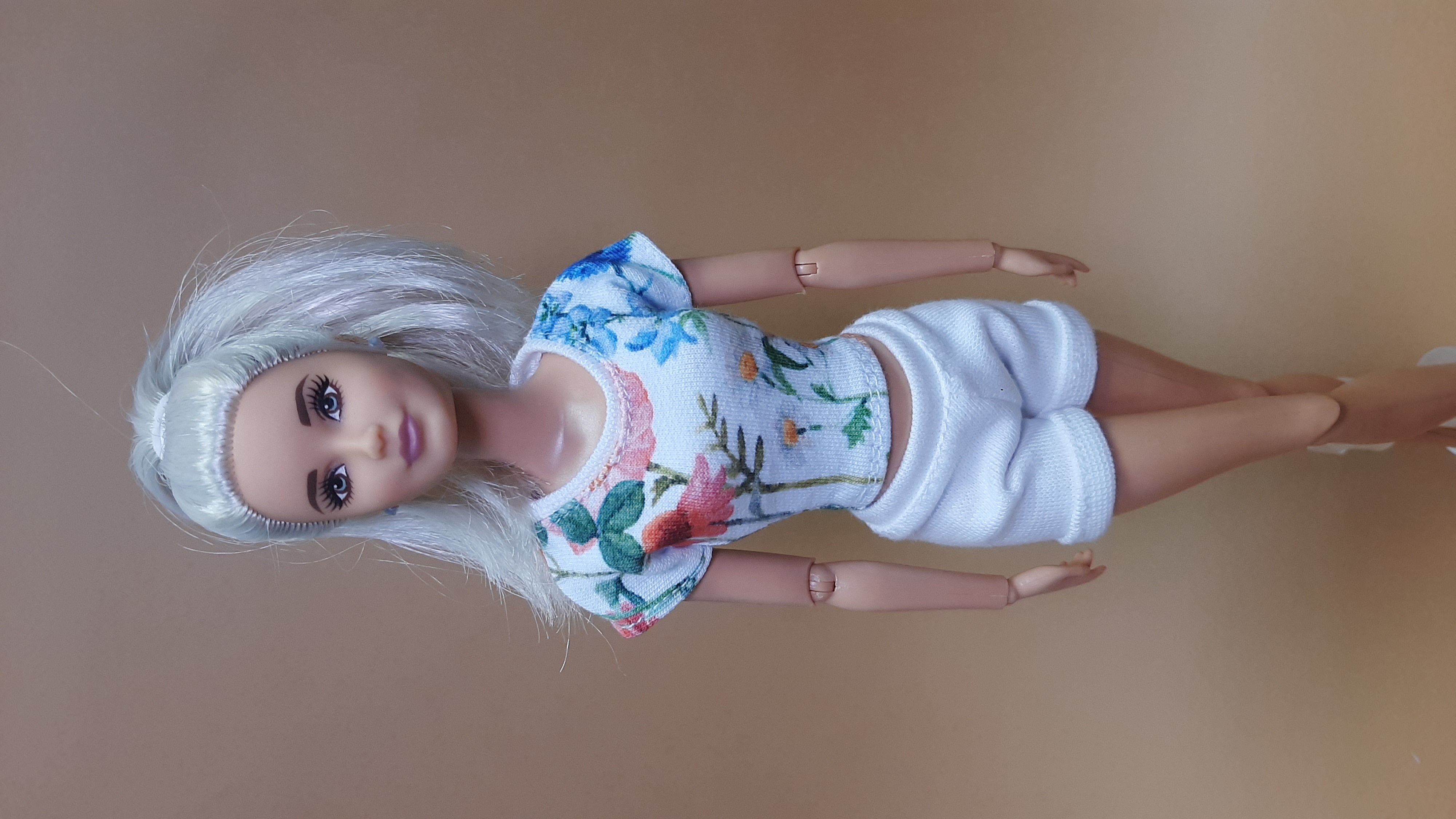 Květované  letní tričko pro panenky Barbie 