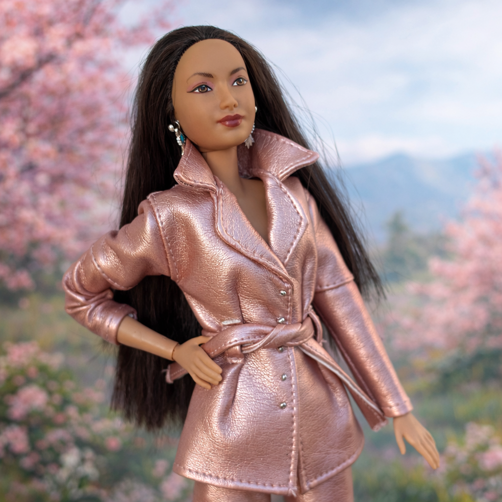 Růžový koženkový kabátek pro Barbie