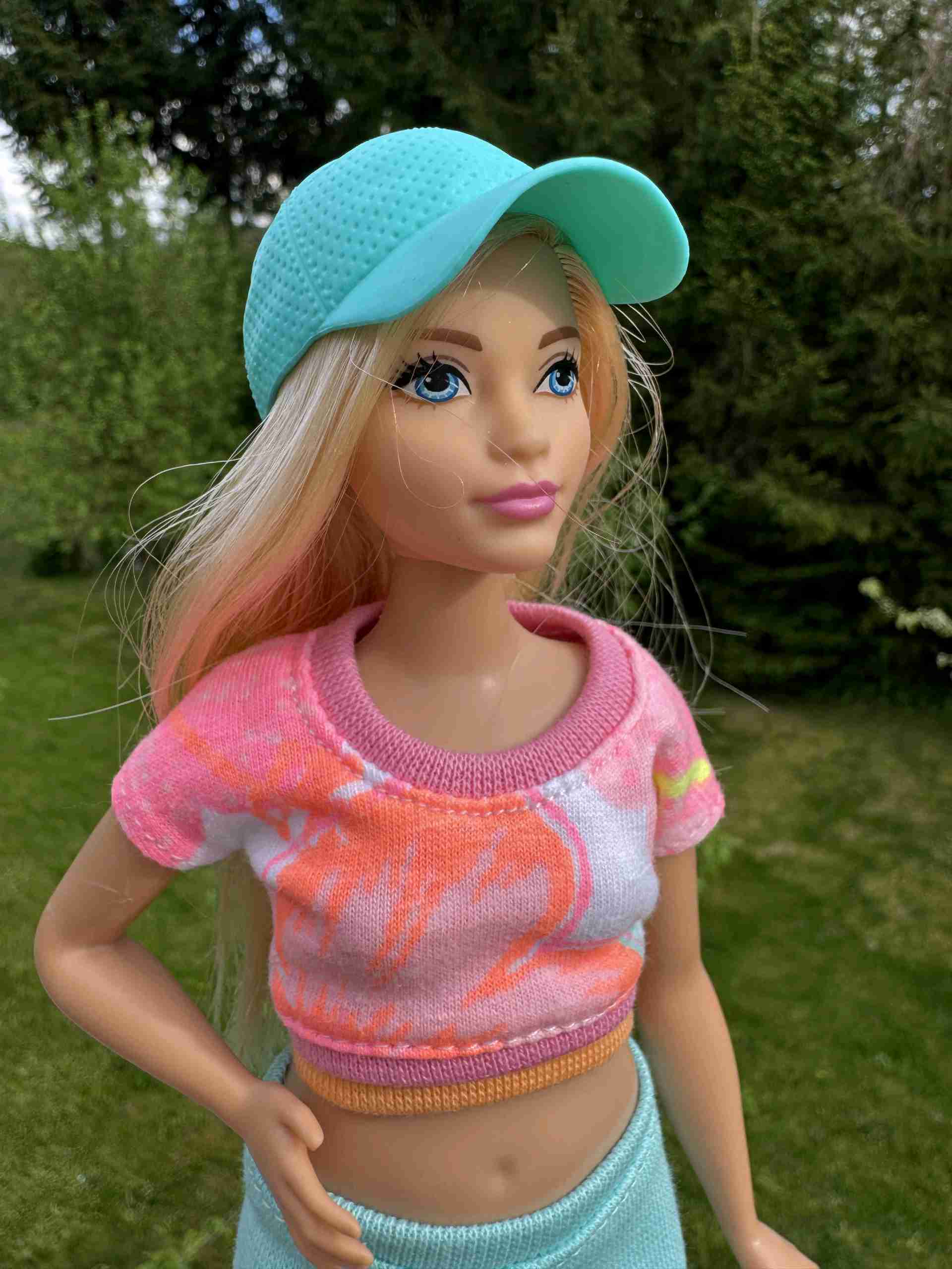 Oblečky pro panenky | Kšiltovka Stylová zelená pro Barbie