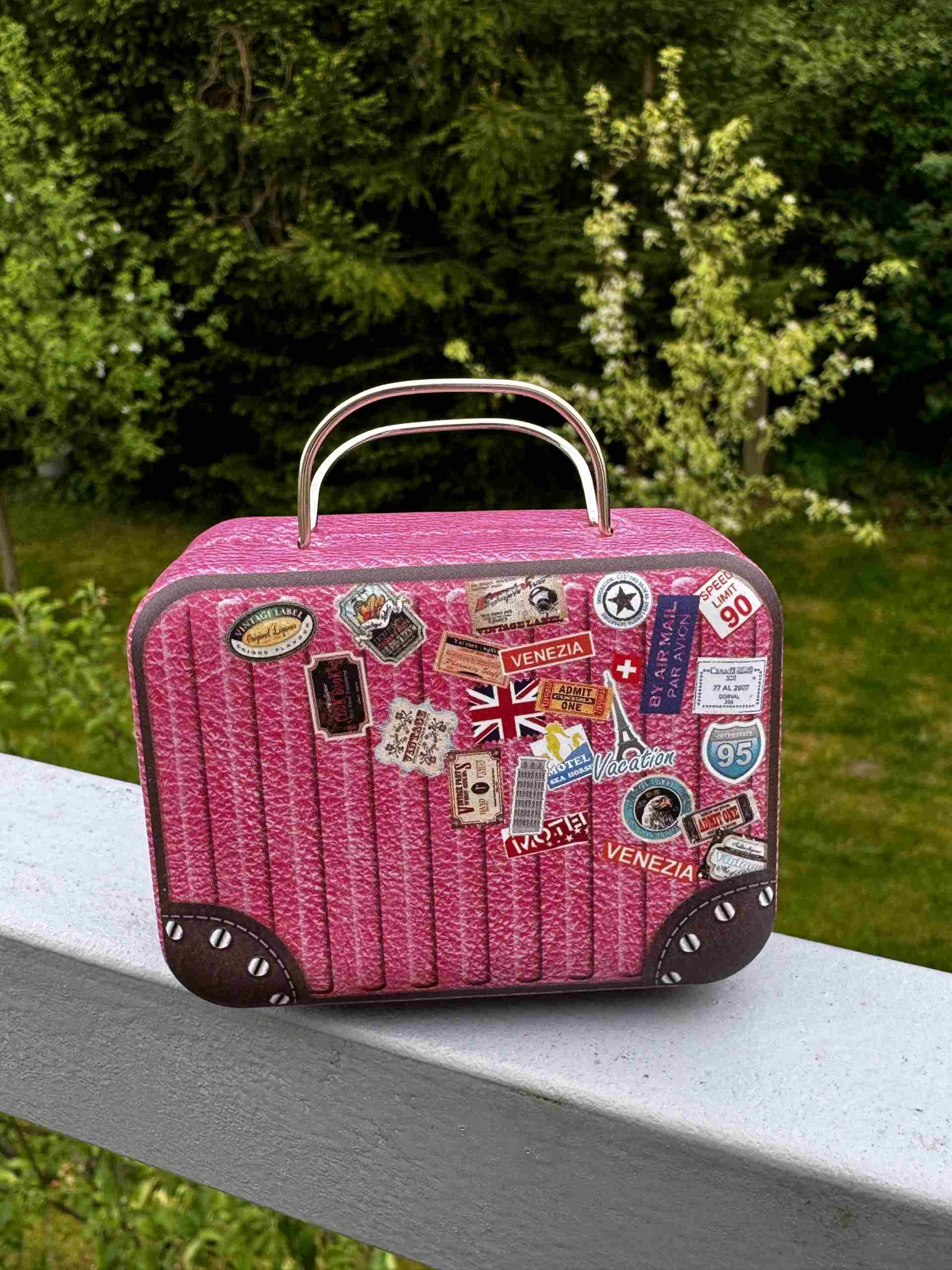 Oblečky pro panenky | Kufr Luxusní kovový cestovní – Retro edice pro Barbie