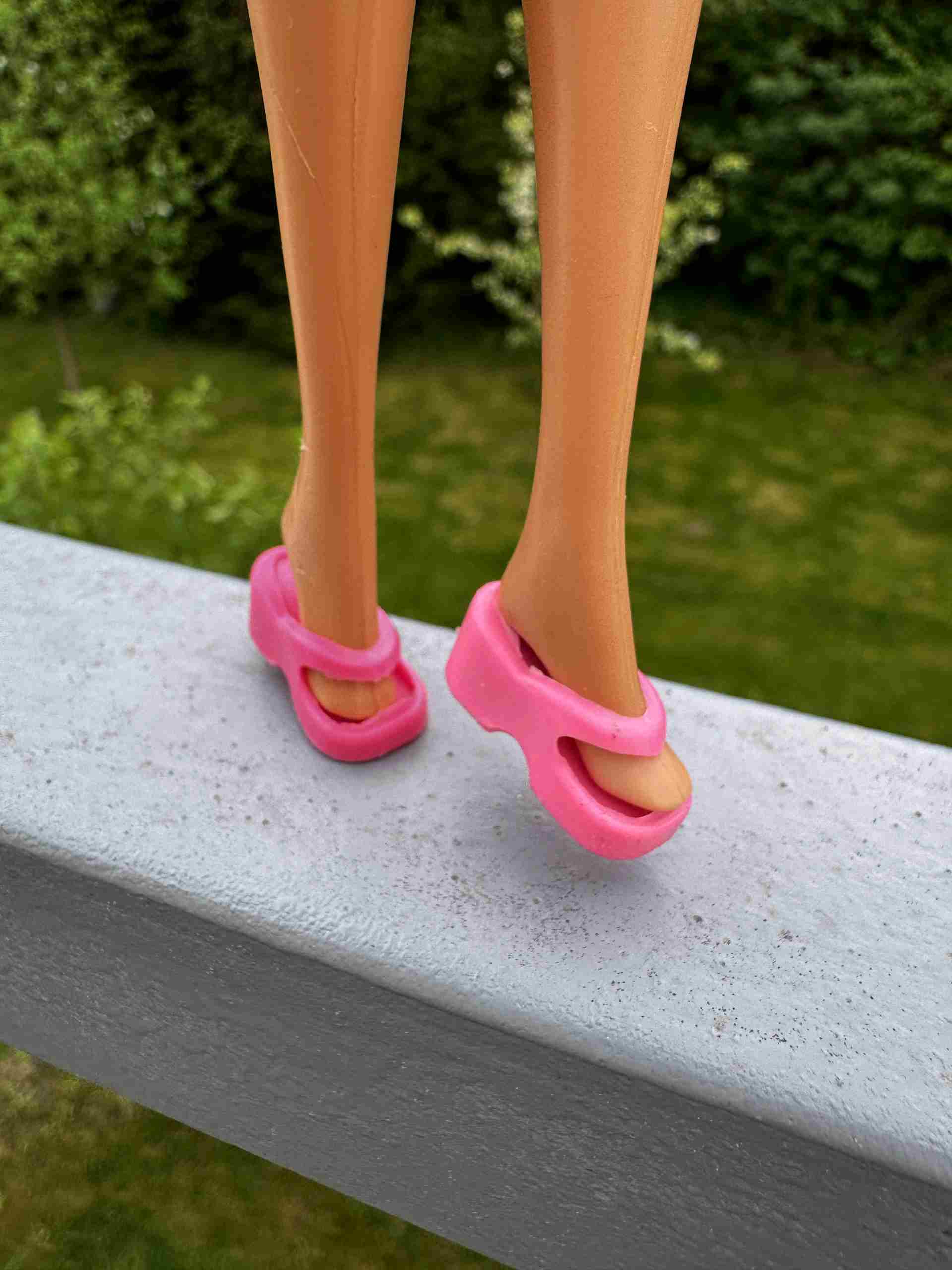 Růžové sandálky na platformě pro panenku Barbie