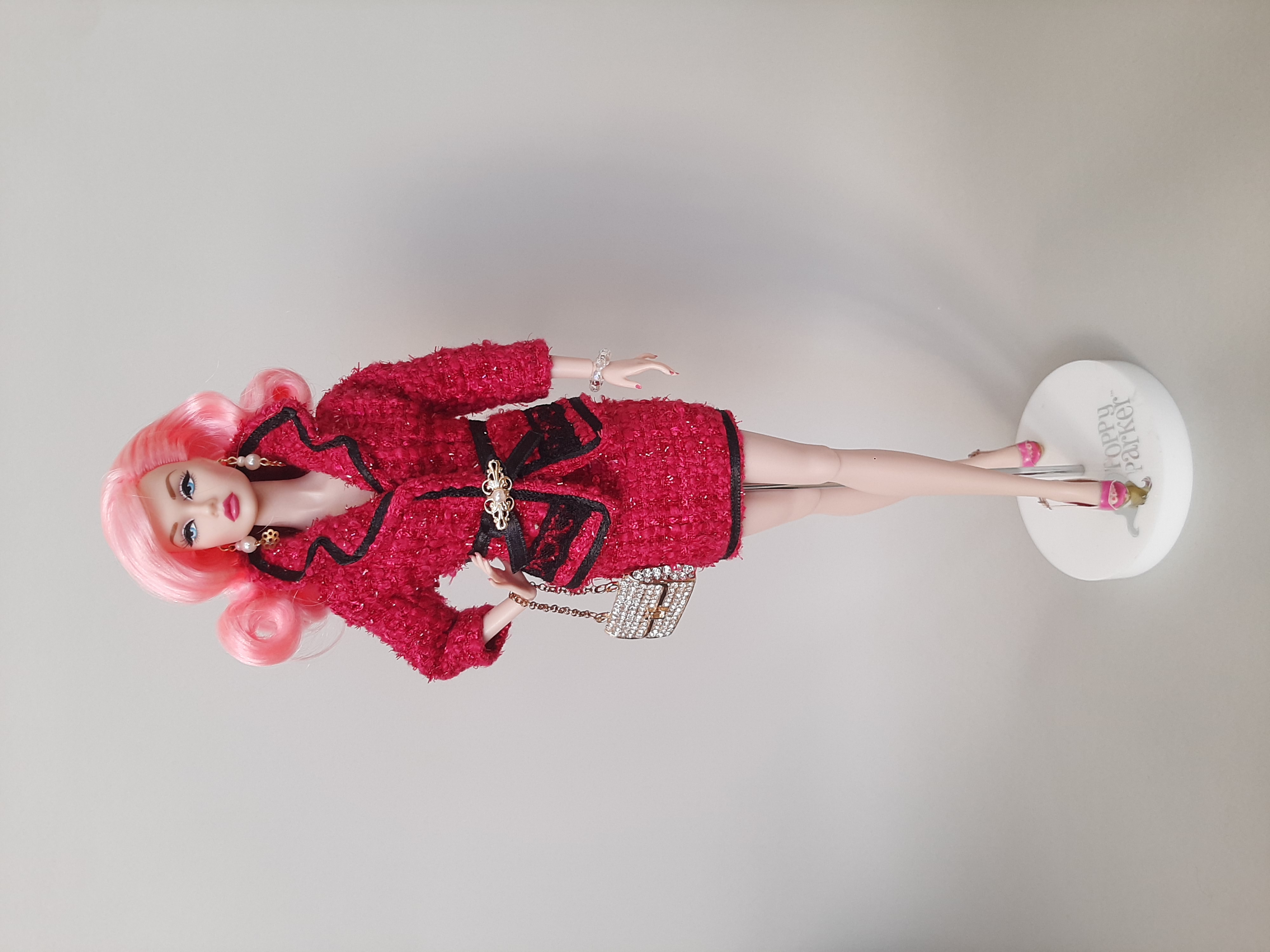 ​Exkluzivní kostýmek z buklé "Pink Diamond" pro Barbie