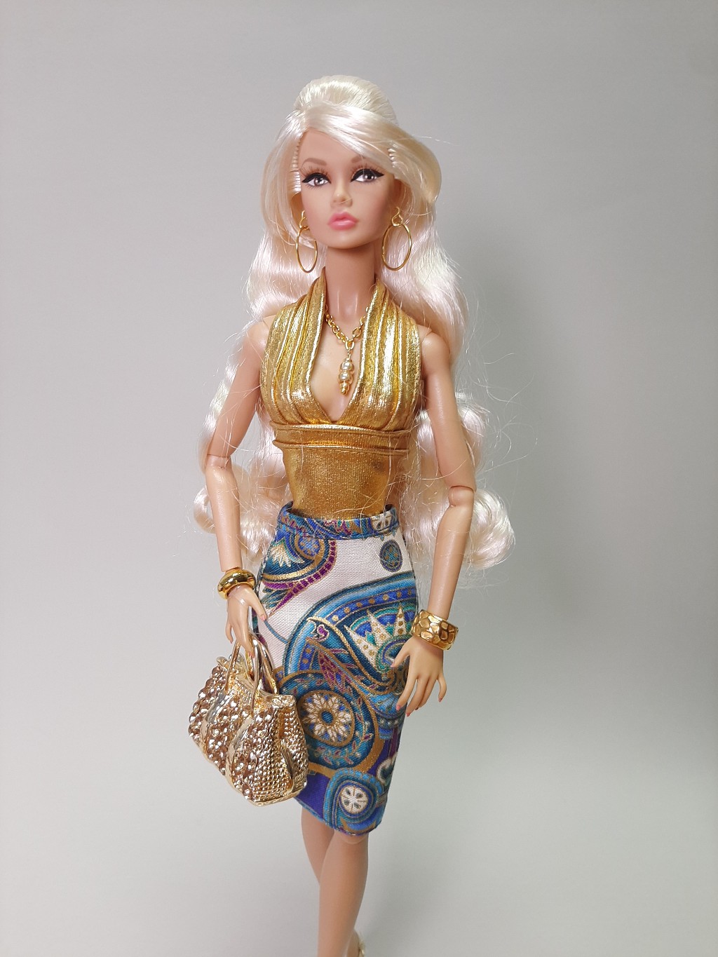 Zlatý řasený top pro Barbie