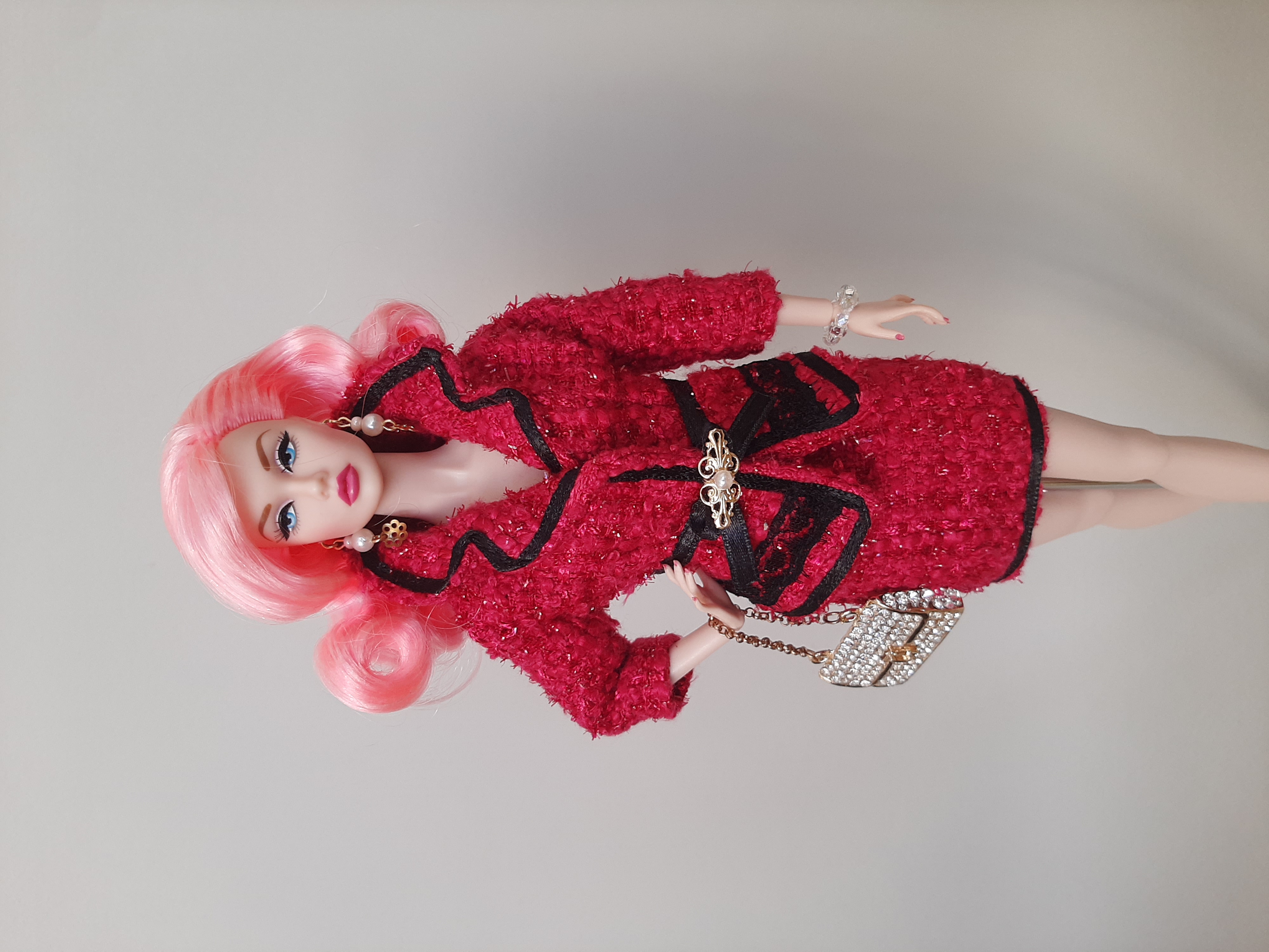 ​Exkluzivní kostýmek z buklé "Pink Diamond" pro Barbie