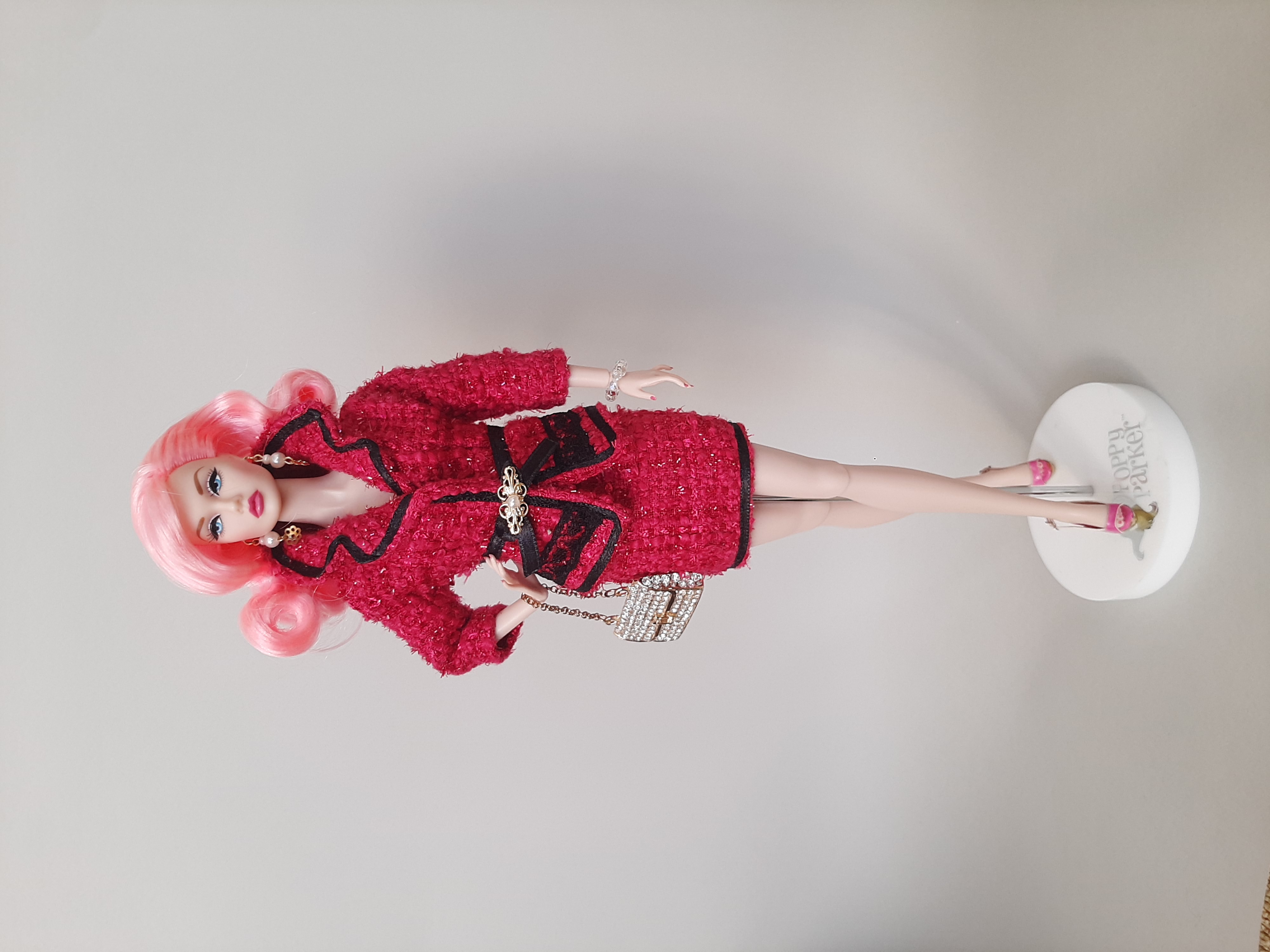 ​Exkluzivní kostýmek z buklé "Pink Diamond" pro Barbie