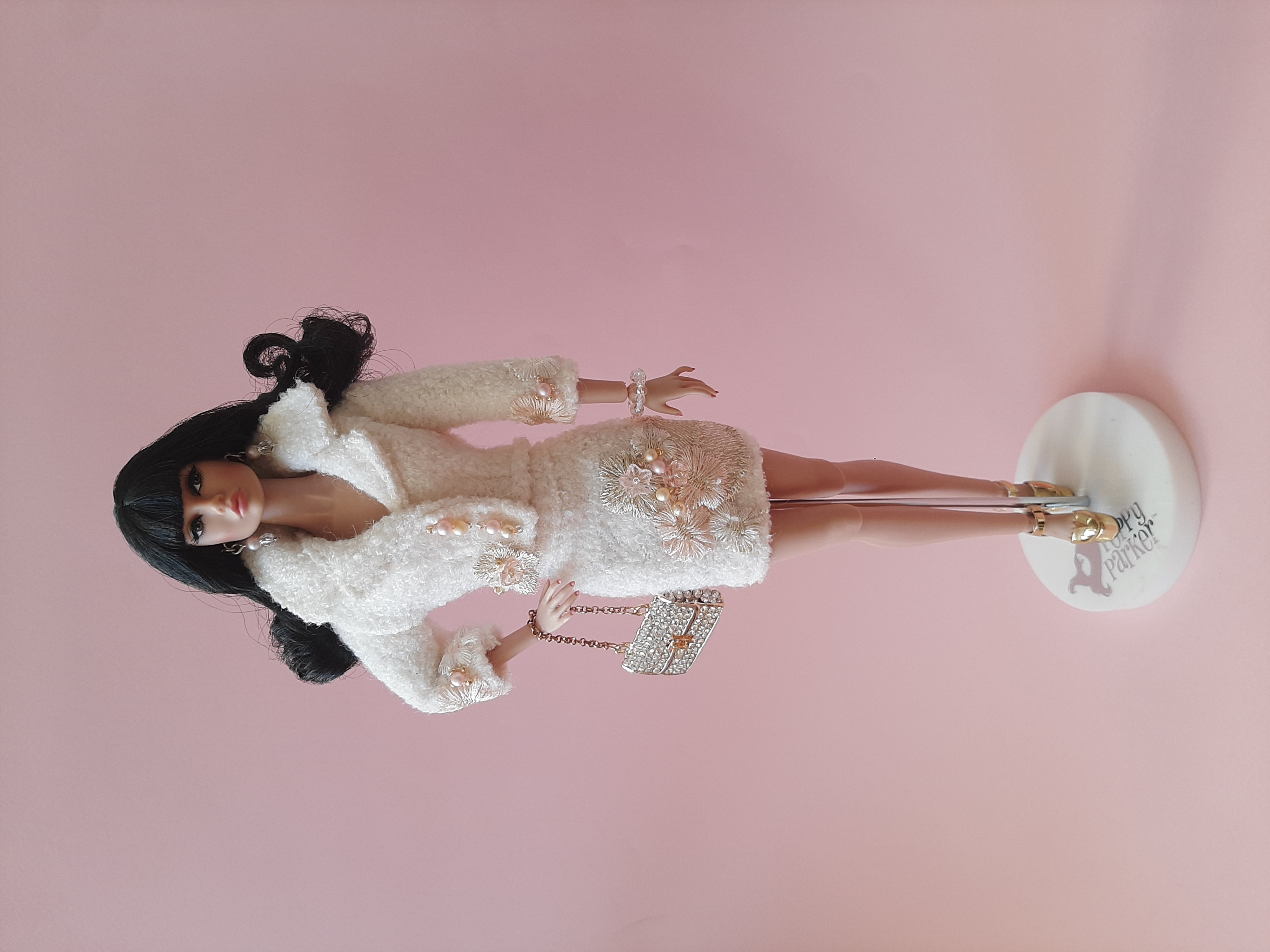 Exkluzivní kostýmek pro panenky Barbie „Smetanová Elegance“