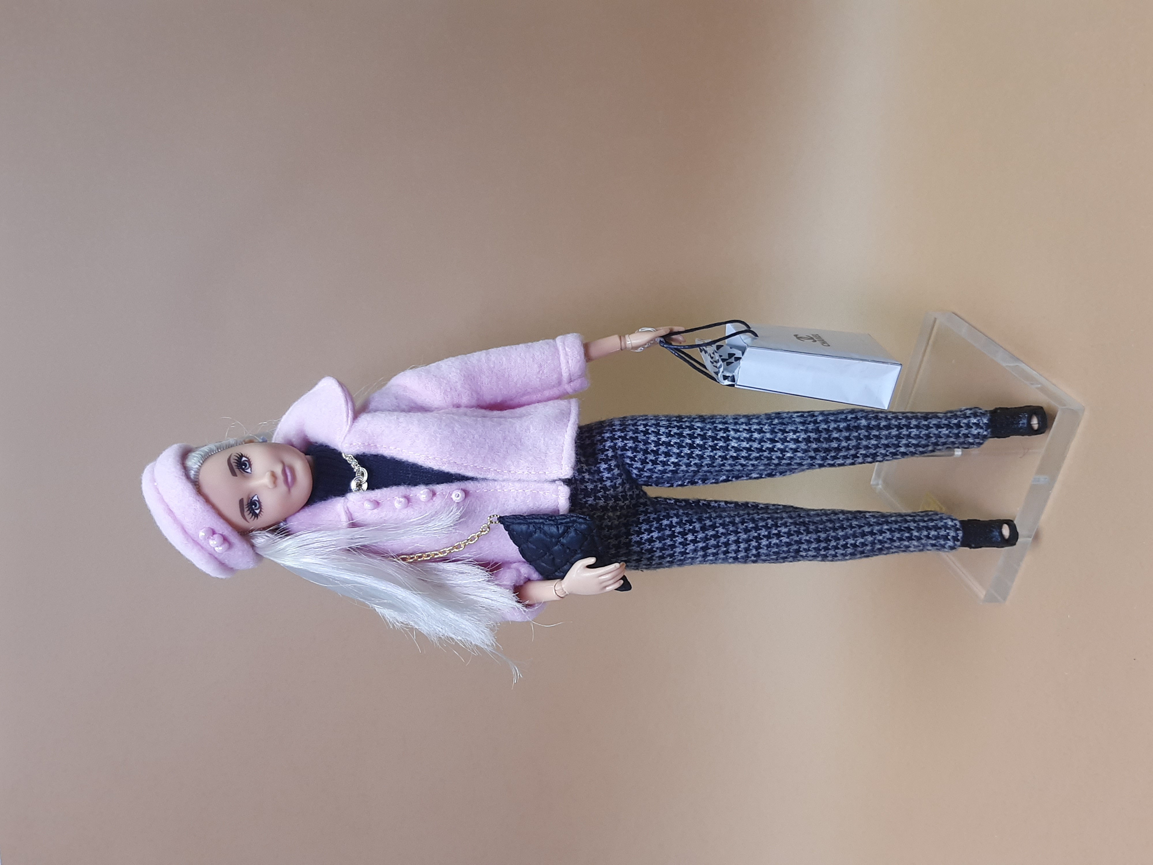 Růžový baret pro panenky Barbie 