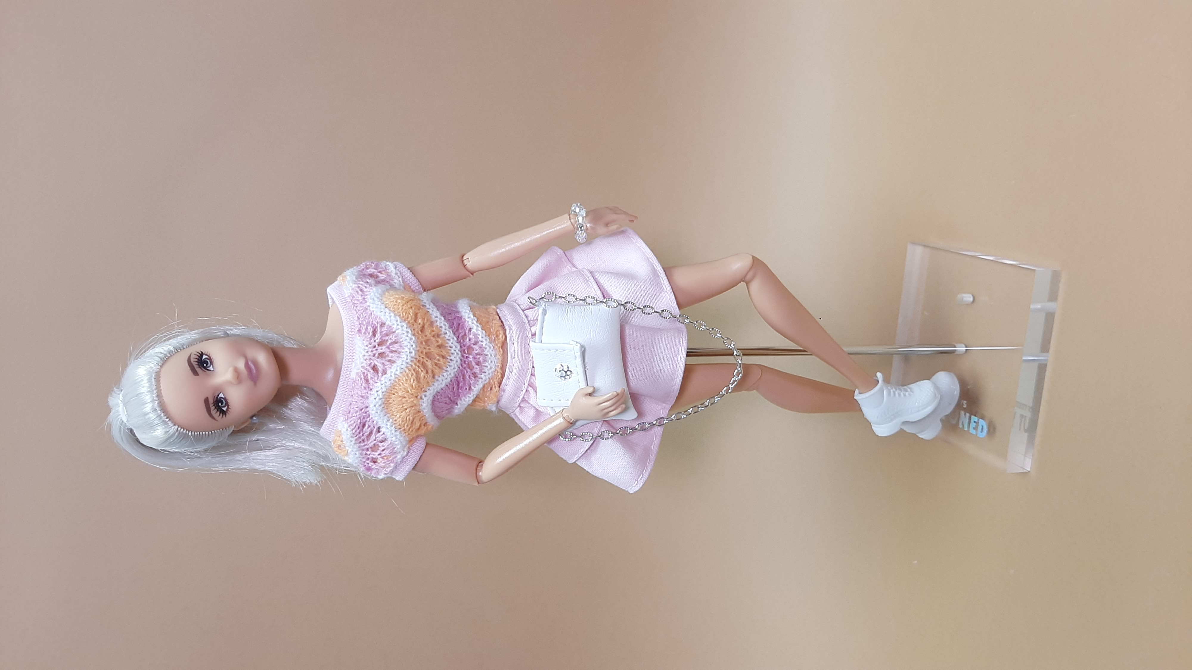 Pastelový svetřík pro panenky Barbie