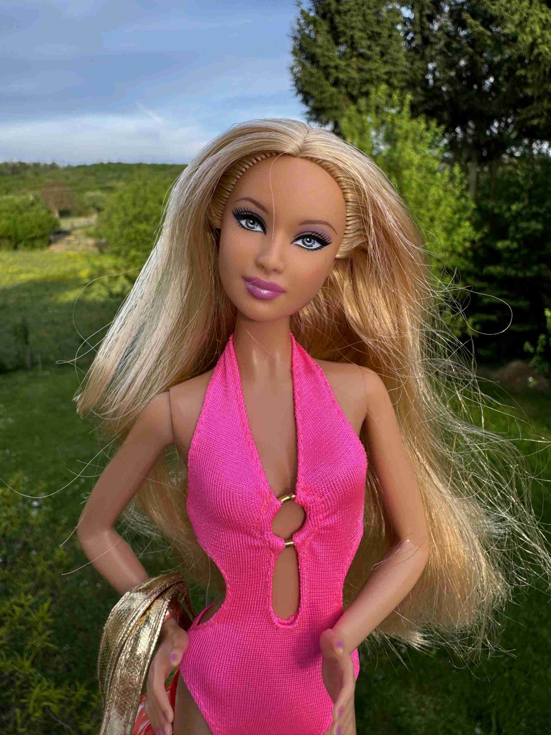 ​Sběratelská Barbie Basics Model No. 04 – Collection 003