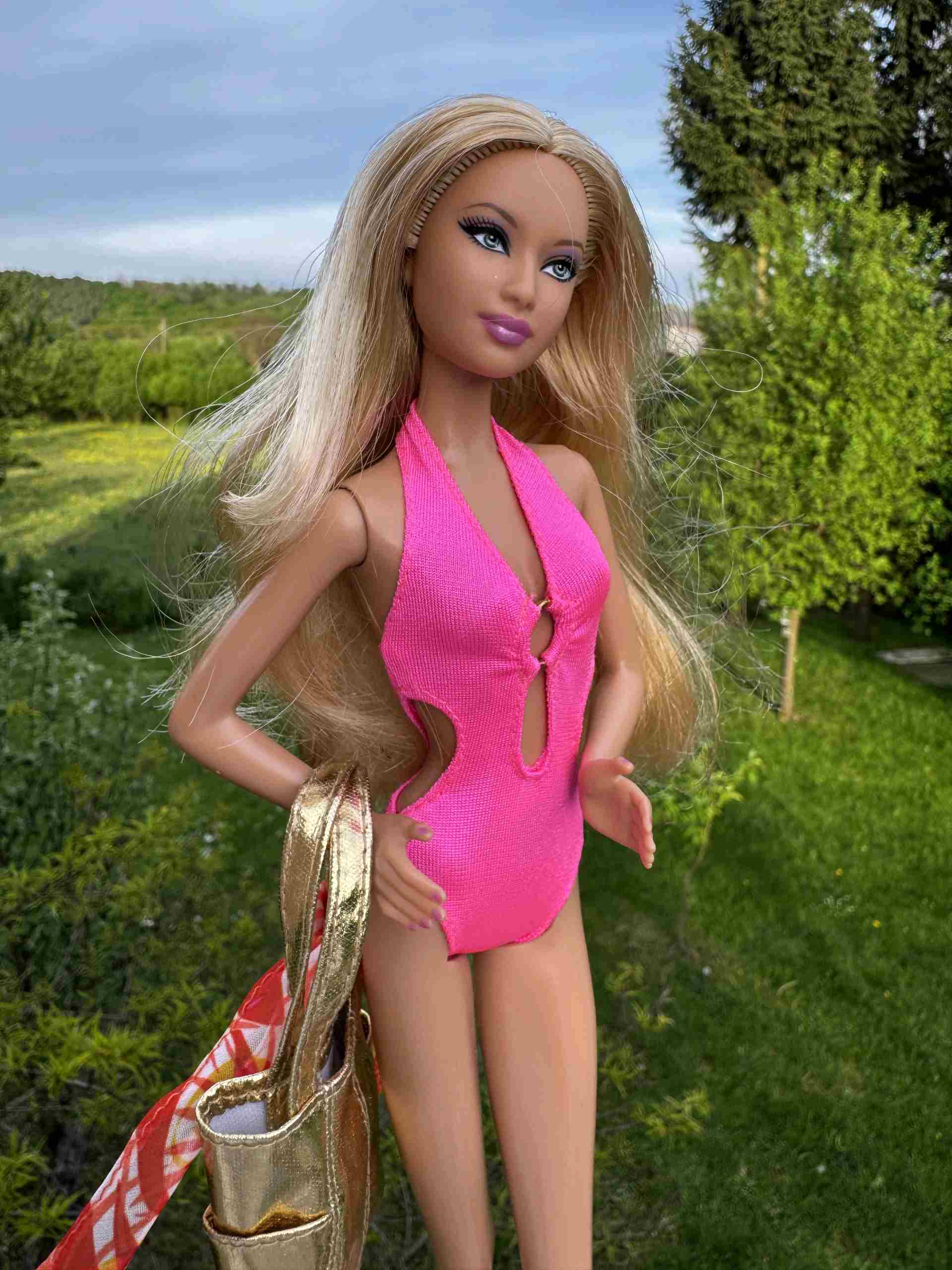 ​Sběratelská Barbie Basics Model No. 04 – Collection 003
