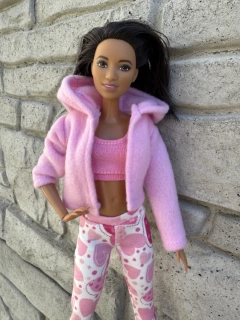 Růžová fleecová bundička s kapucí pro panenky Barbie